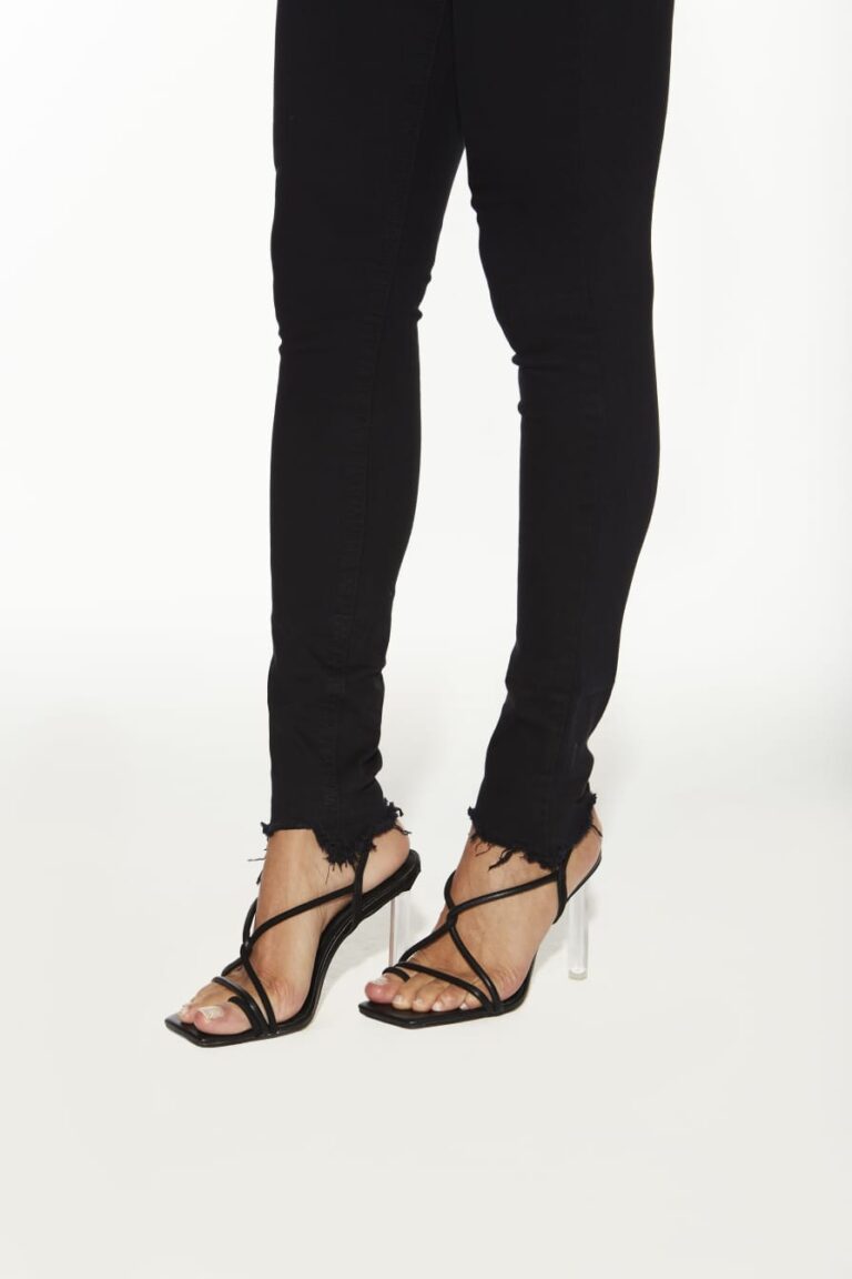 calça jeans denim zero vivian – preto – skinny hot pants lisa barra desfiada calça jeans denim zero vivian – preto – skinny hot pants lisa barra desfiada