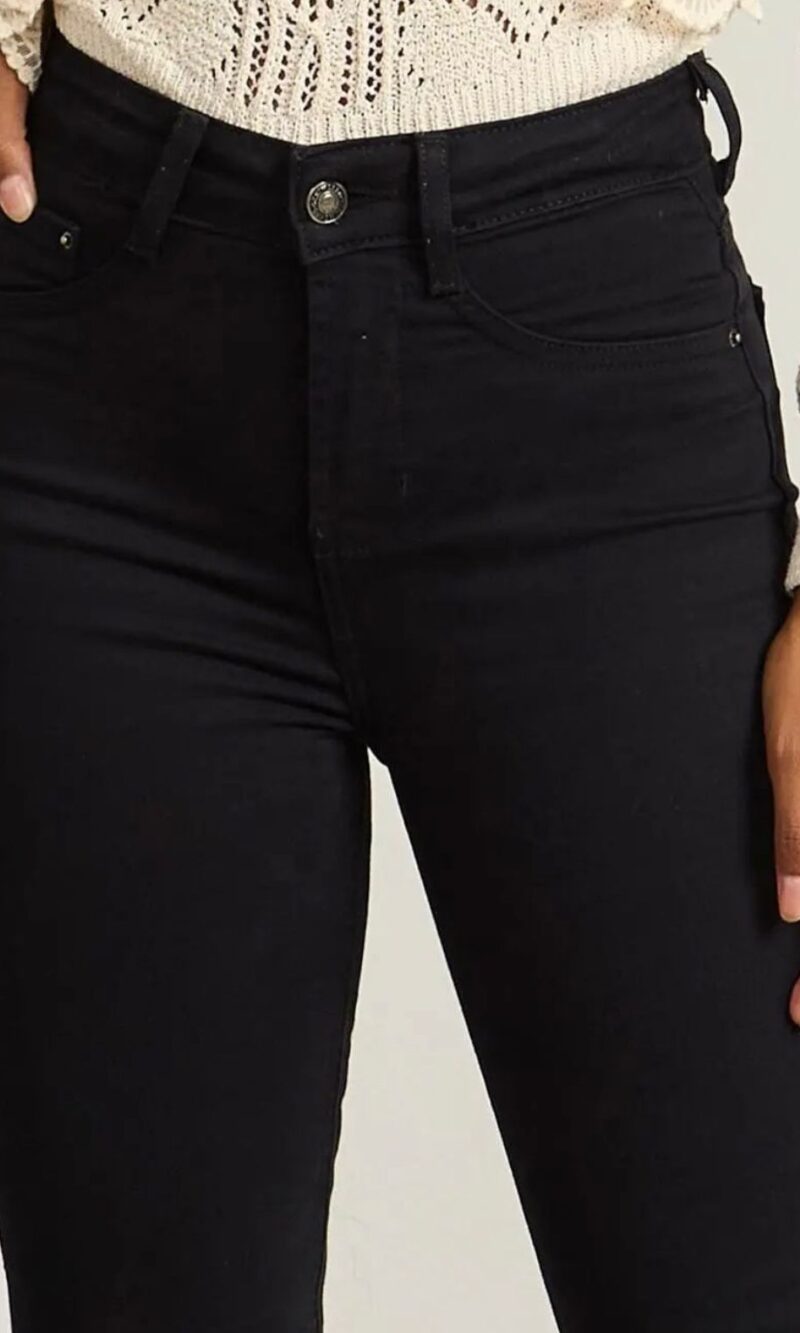 calça jeans denim zero thais – preto – skinny cós médio lisa barra feita