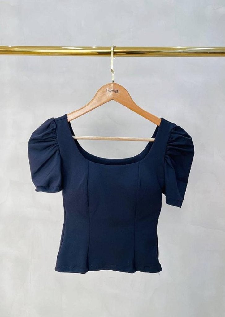 blusa cropped jade em poliamida com bojo blusa cropped jade em poliamida com bojo